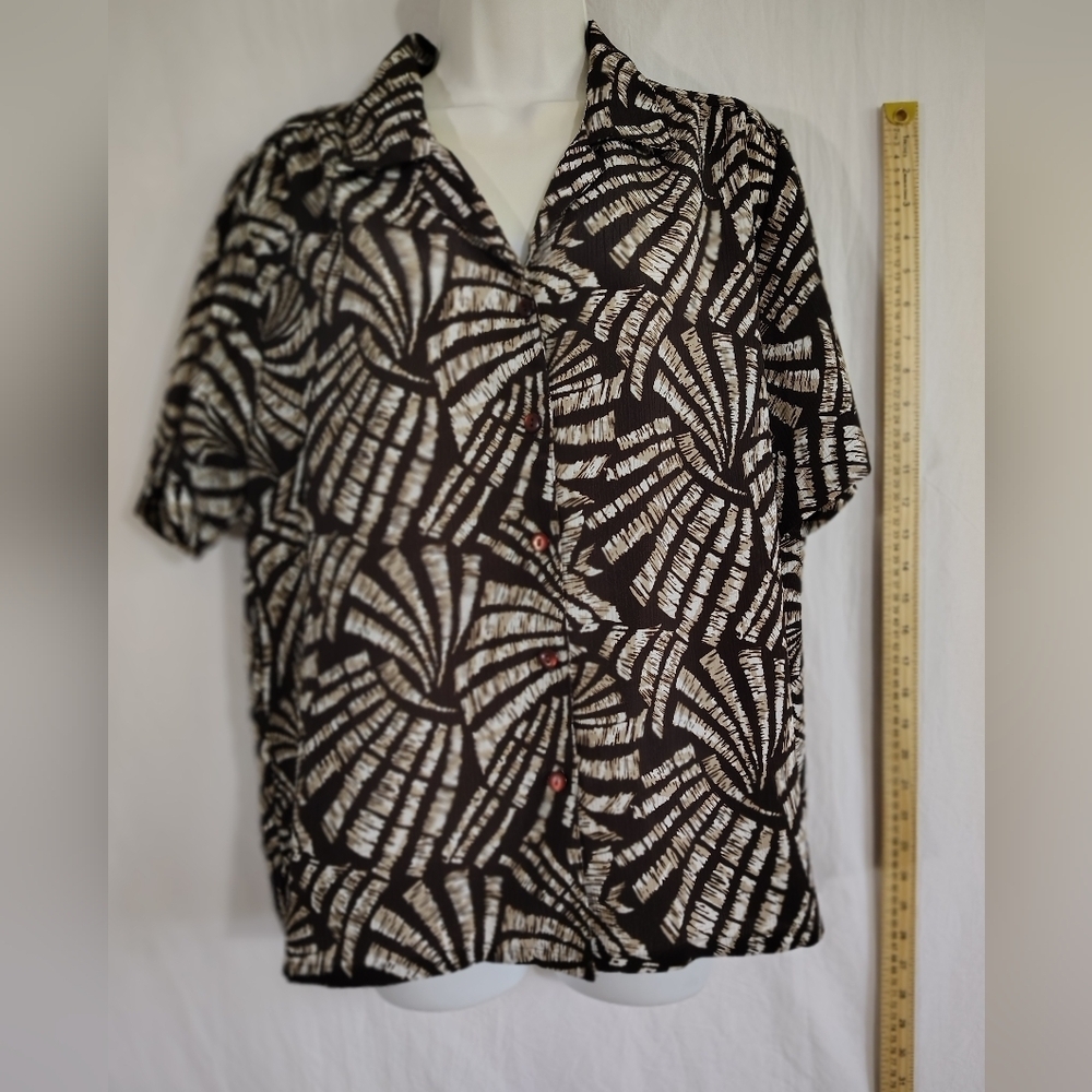Donnkenny Casual Brown and White Swirl Pattern Shirt. Large